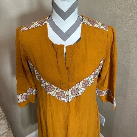 Vintage Gold midi dress with Embroidery!!!  So beautiful!! - Picture 2 of 7